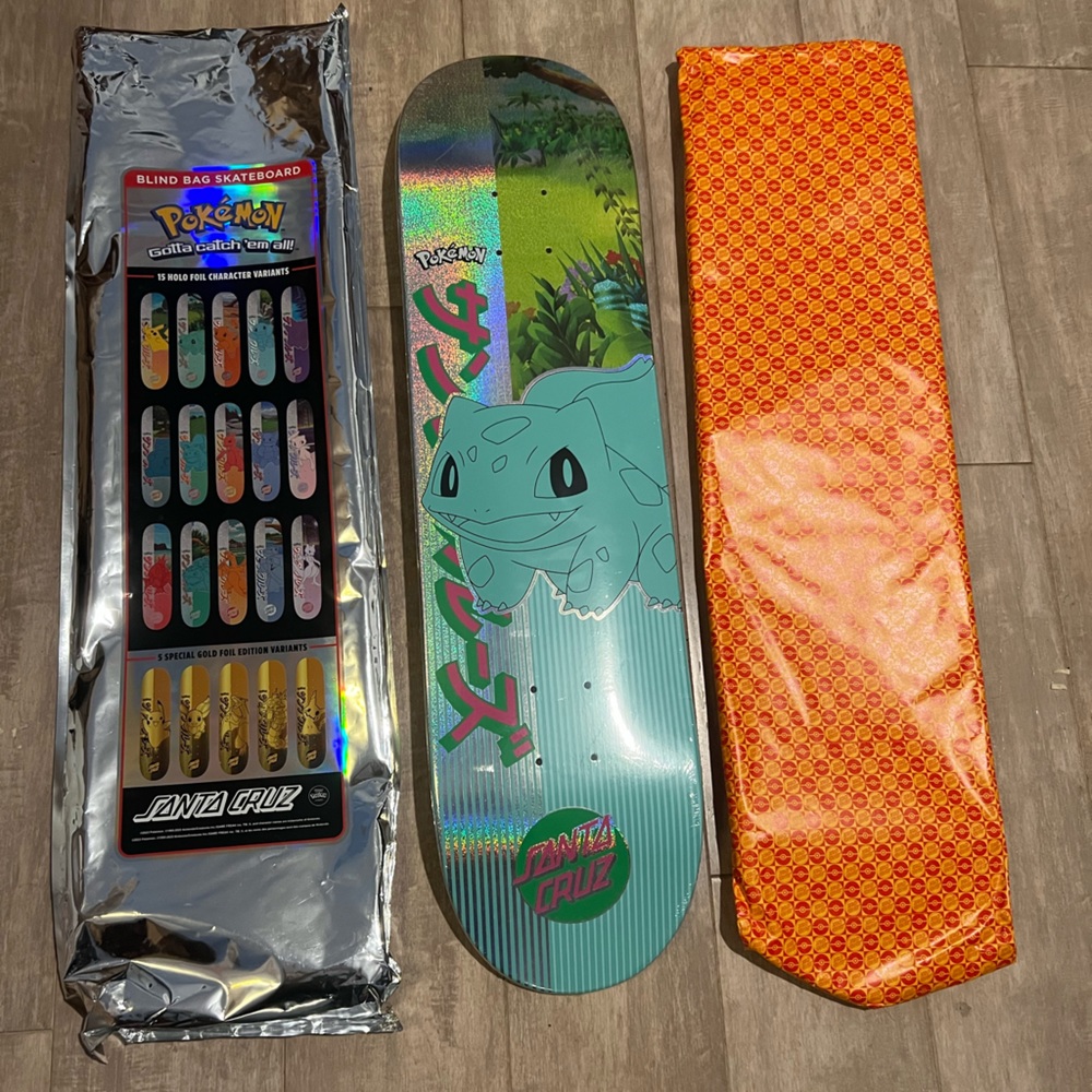 POKEMON x Santa Cruz LIMITED EDITION SKATEBOARD (Bulbasaur) IN HAND/opened